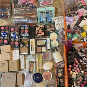 Buy Makeup palettes - Wholesales Liquidation