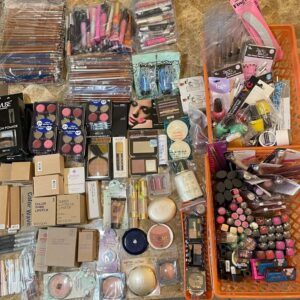 Cosmetic pallets - Shell Liquidations