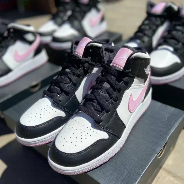 Nike shoes for sale - Amazon liquidation Pallets for sale.