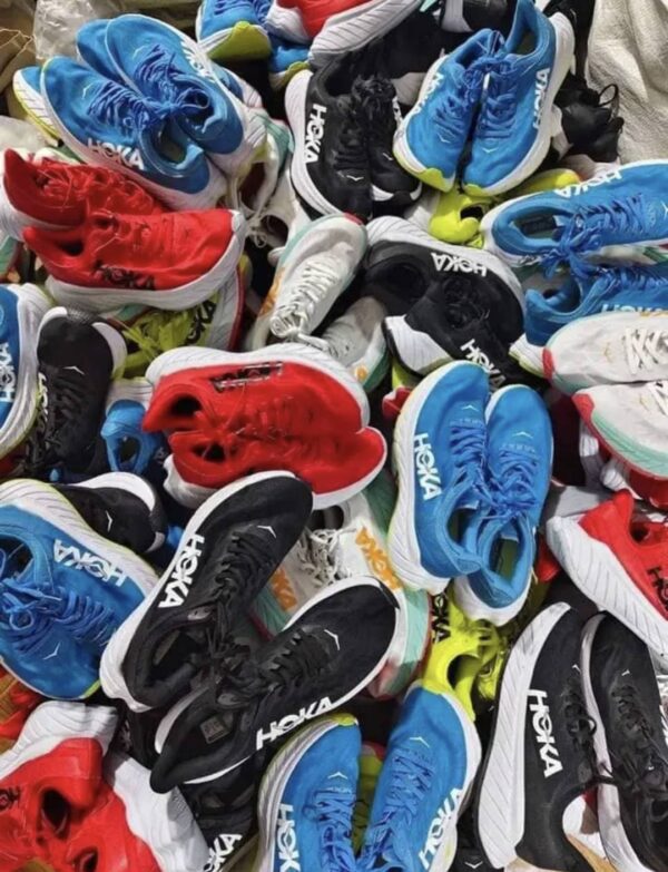 Hokas sneakers pallet - Amazon Mega Warehouse