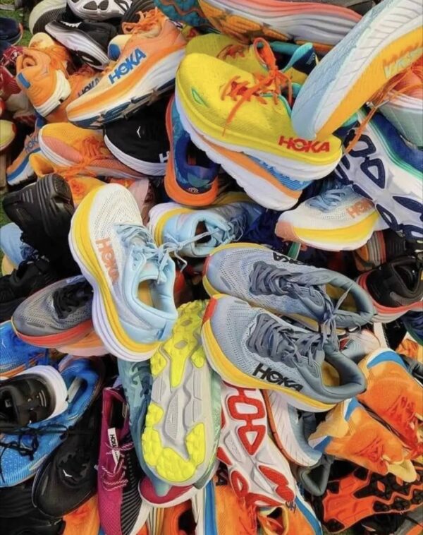 Hokas sneakers pallet - Amazon Mega Warehouse