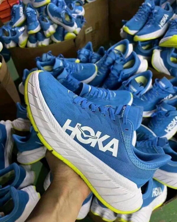 Hokas sneakers pallet - Amazon Mega Warehouse