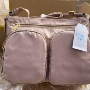 Purses Partial Pallet - Amazon Mega Warehouse