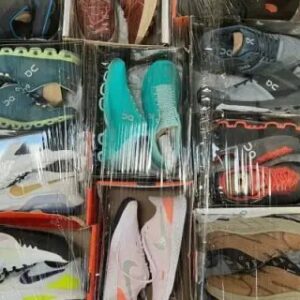 Hokas sneakers pallet - Amazon Mega Warehouse