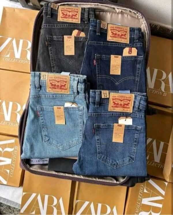 Levi jeans 👖 pallets available