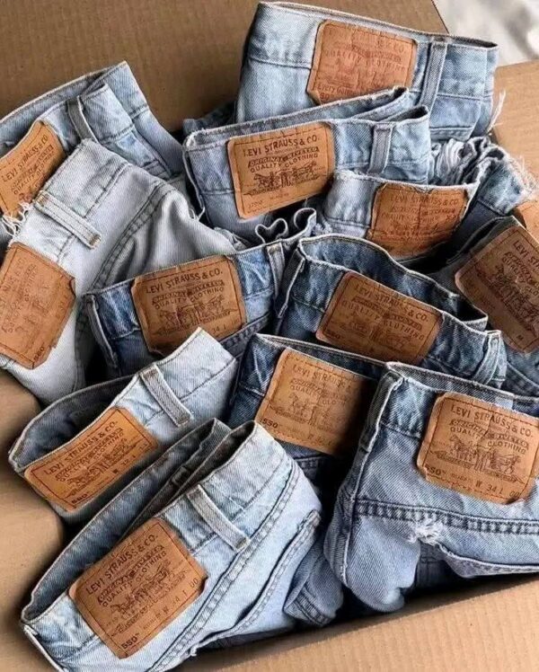 Levi jeans 👖 pallets available